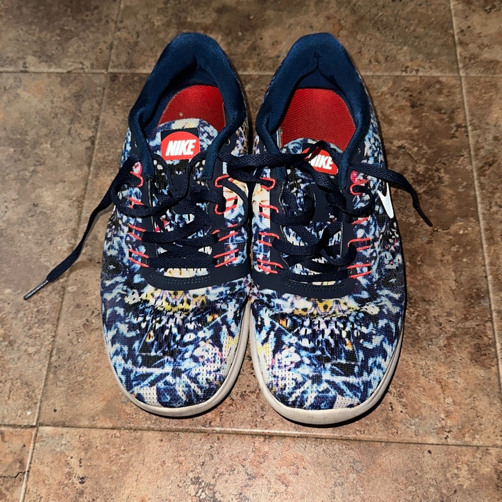 Nike women’s sneaker